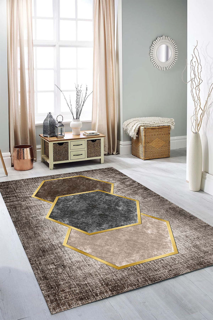 Modern Kahve Tonlarında Geometrik Desenli Halı Örtüsü – Kaymaz, Yıkanabilir, Altın Detaylı